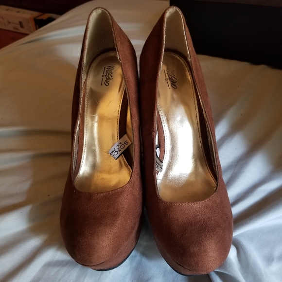 Sexy Tan Suede Platform Wedge Heels - Picture 3 of 5